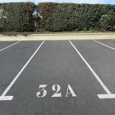 2 Pieces Proche Centre Port, Calme Et Parking Privatif - Fr-1-723-70 Apartment